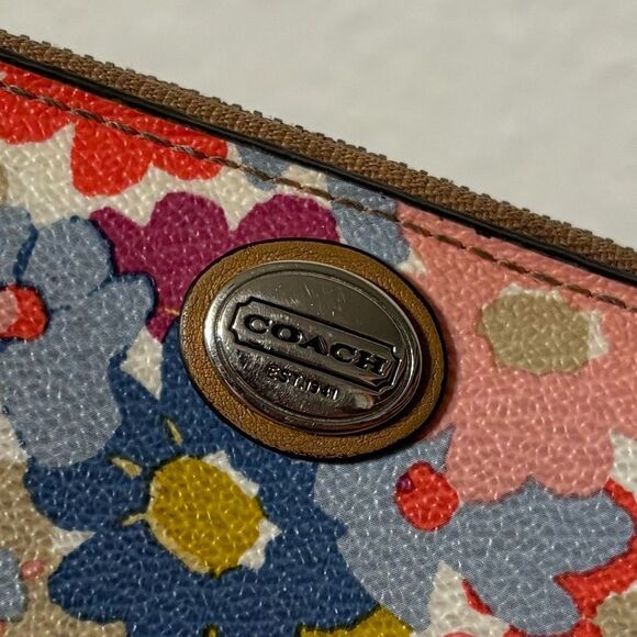 Coach Peyton Floral Wallet - Picture 2 of 6